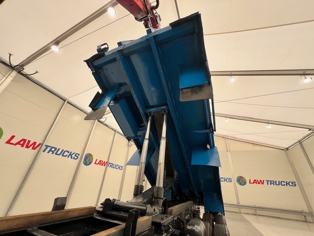 Volvo FM 460 8×4 Steel Tipper Grab