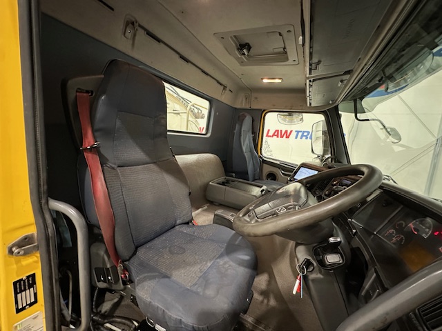 Volvo FM 300 6×4 Day Cab Tipper