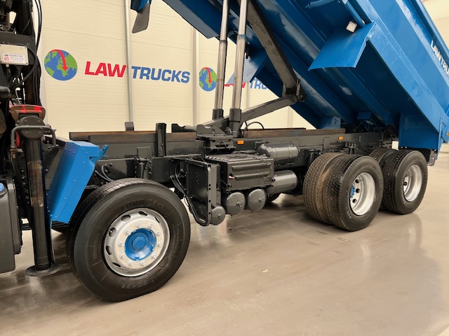 Volvo FM 460 8×4 Steel Tipper Grab