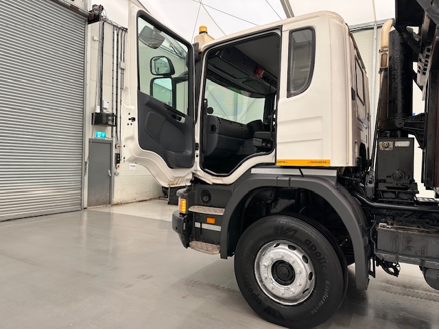 Scania P360 8×4 Rest Cab Steel Tipper