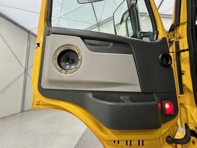 Volvo FM 300 6×4 Day Cab Tipper