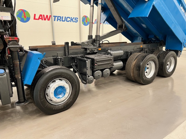 Volvo FM 460 8×4 Steel Tipper Grab