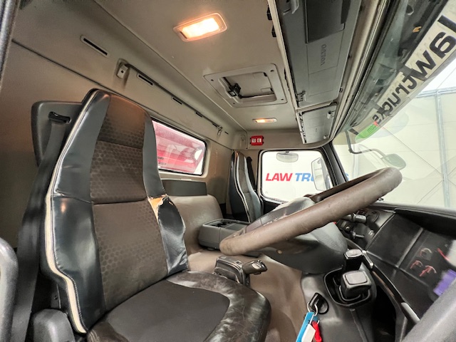 Volvo FMX 380 8×4 Day Cab Steel Tipper