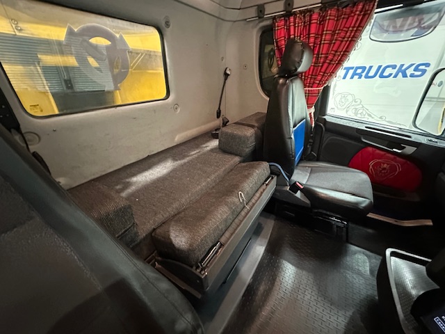 Scania R380 8×4 Sleeper Cab Tipper