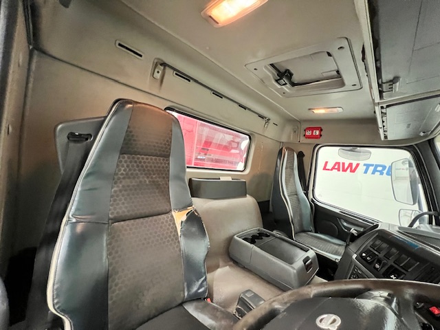 Volvo FMX 380 8×4 Day Cab Steel Tipper