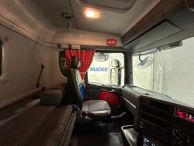 Scania R380 8×4 Sleeper Cab Tipper