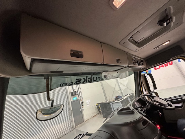 Volvo FM 300 6×4 Day Cab Tipper