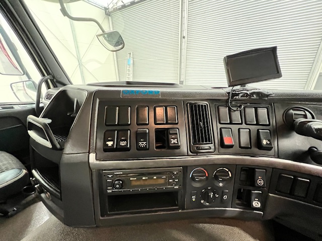 Volvo FMX 380 8×4 Day Cab Steel Tipper