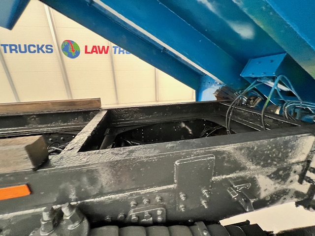 Volvo FM 460 8×4 Steel Tipper Grab