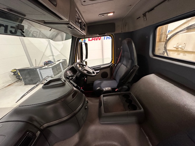 Volvo FM 300 6×4 Day Cab Tipper