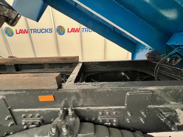 Volvo FM 460 8×4 Steel Tipper Grab