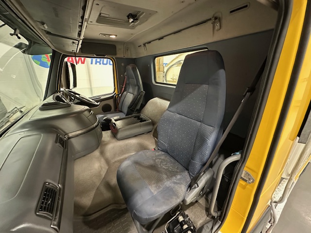 Volvo FM 300 6×4 Day Cab Tipper