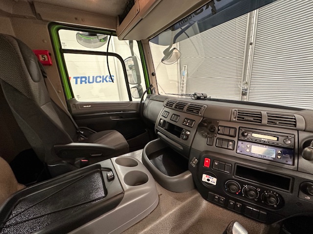 DAF CF 370 8×4 Day Cab Tipper Manual