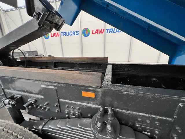 Volvo FM 460 8×4 Steel Tipper Grab
