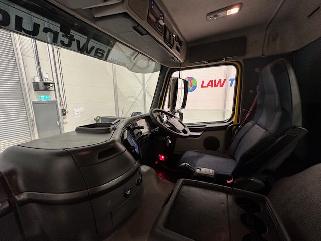 Volvo FM 300 6×4 Day Cab Tipper