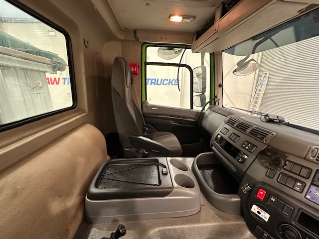 DAF CF 370 8×4 Day Cab Tipper Manual