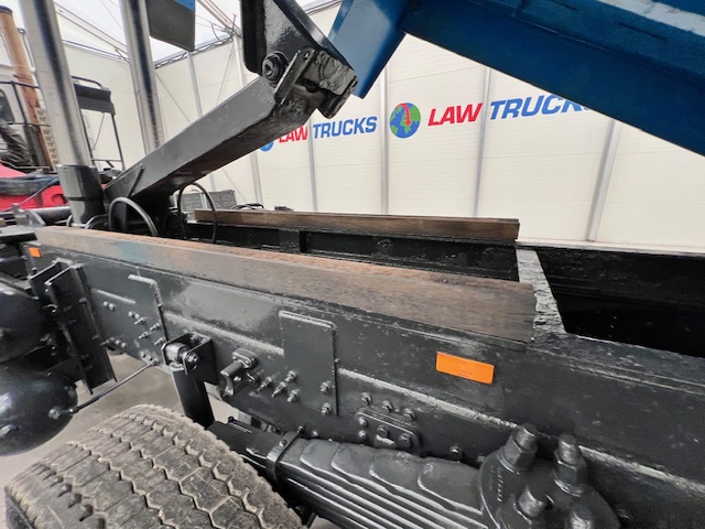 Volvo FM 460 8×4 Steel Tipper Grab