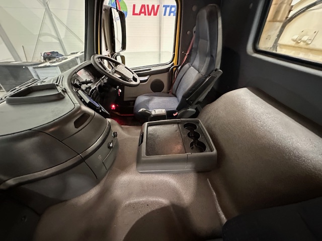 Volvo FM 300 6×4 Day Cab Tipper