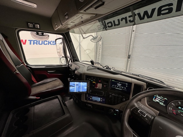 Volvo FM 410 8×4 Sleeper Cab Tar Spec Tipper