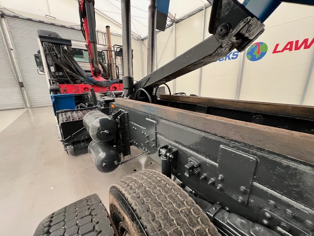 Volvo FM 460 8×4 Steel Tipper Grab