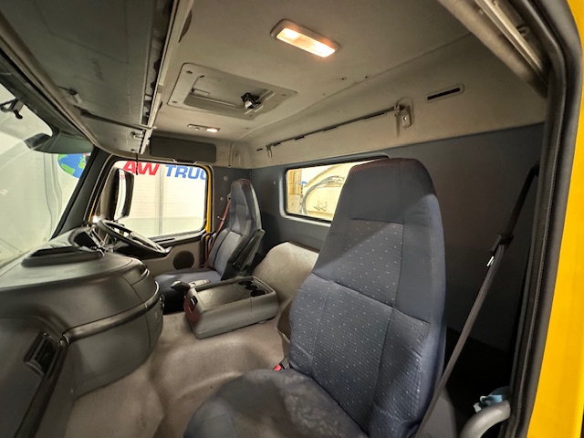 Volvo FM 300 6×4 Day Cab Tipper