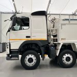 Volvo FM 410 8×4 Sleeper Cab Tar Spec Tipper - thumbnail
