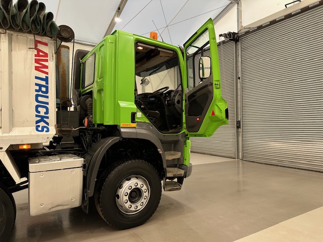 DAF CF 370 8×4 Day Cab Tipper Manual