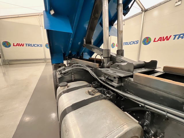 Volvo FM 460 8×4 Steel Tipper Grab