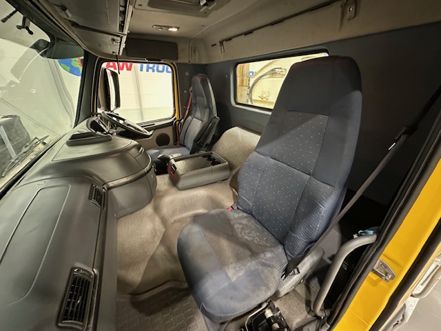 Volvo FM 300 6×4 Day Cab Tipper