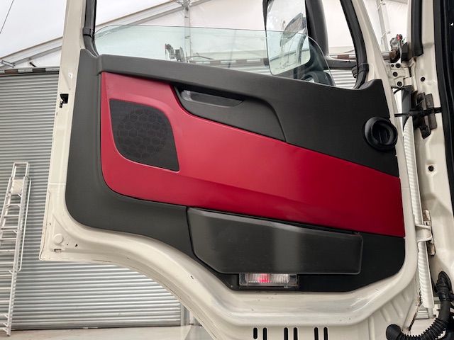 Volvo FM 410 8×4 Sleeper Cab Tar Spec Tipper