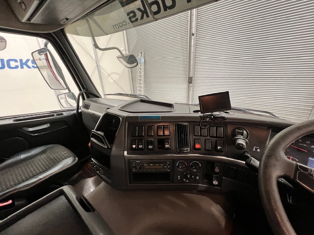 Volvo FMX 380 8×4 Day Cab Steel Tipper
