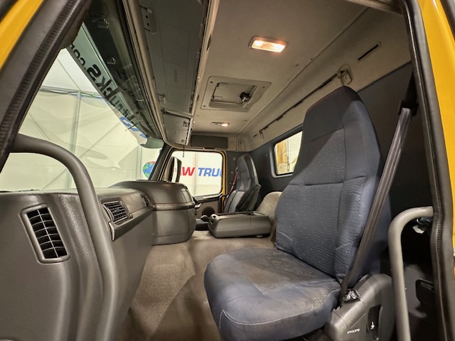 Volvo FM 300 6×4 Day Cab Tipper