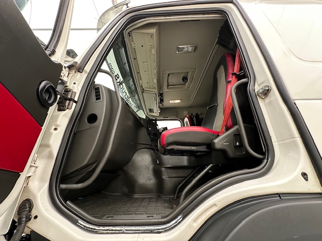 Volvo FM 410 8×4 Sleeper Cab Tar Spec Tipper