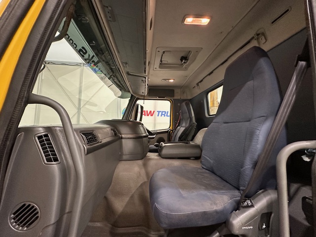 Volvo FM 300 6×4 Day Cab Tipper