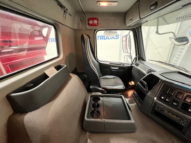 Volvo FMX 380 8×4 Day Cab Steel Tipper