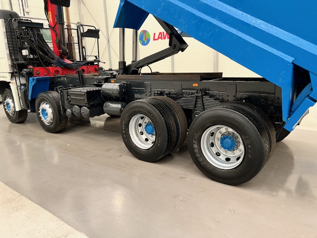 Volvo FM 460 8×4 Steel Tipper Grab