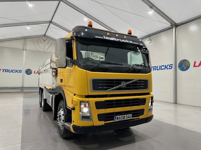 Volvo FM 300 6×4 Day Cab Tipper