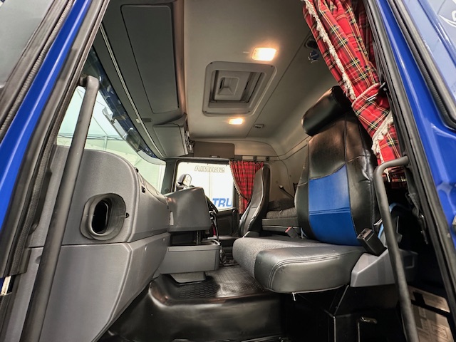 Scania R380 8×4 Sleeper Cab Tipper