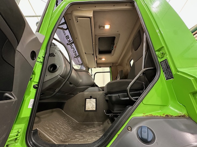 DAF CF 370 8×4 Day Cab Tipper Manual