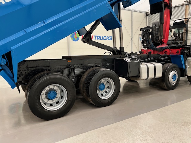 Volvo FM 460 8×4 Steel Tipper Grab