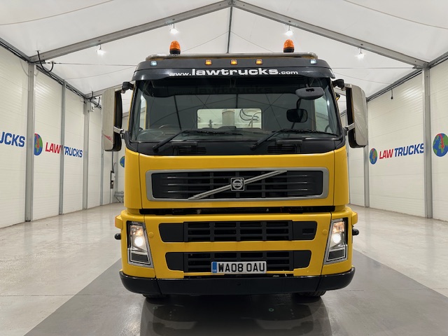 Volvo FM 300 6×4 Day Cab Tipper