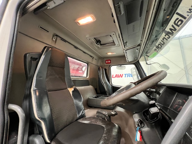 Volvo FMX 380 8×4 Day Cab Steel Tipper