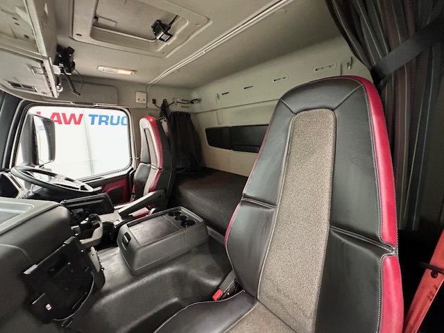 Volvo FM 410 8×4 Sleeper Cab Tar Spec Tipper