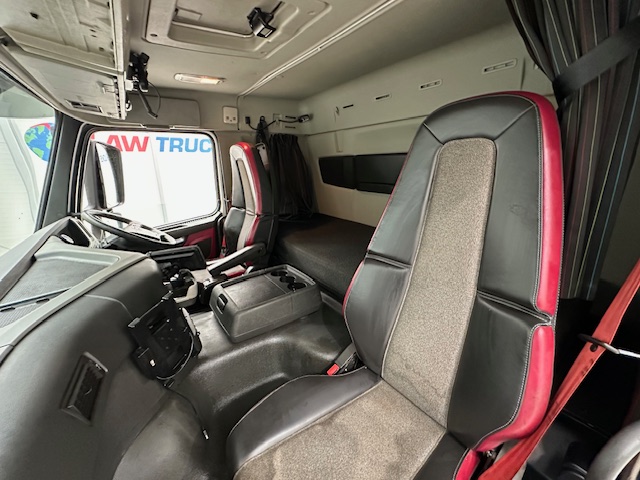 Volvo FM 410 8×4 Sleeper Cab Tar Spec Tipper