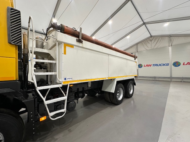 Volvo FM 300 6×4 Day Cab Tipper