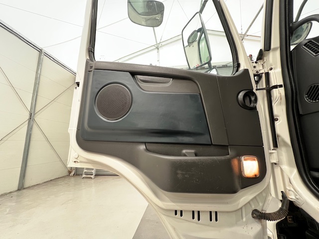 Volvo FMX 380 8×4 Day Cab Steel Tipper