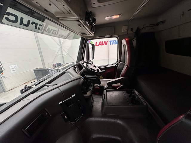 Volvo FM 410 8×4 Sleeper Cab Tar Spec Tipper