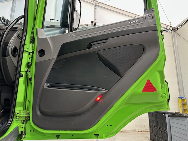 DAF CF 370 8×4 Day Cab Tipper Manual
