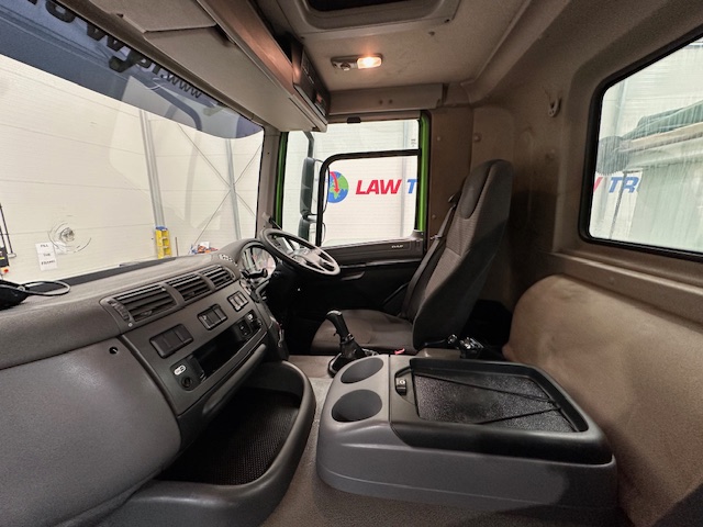 DAF CF 370 8×4 Day Cab Tipper Manual