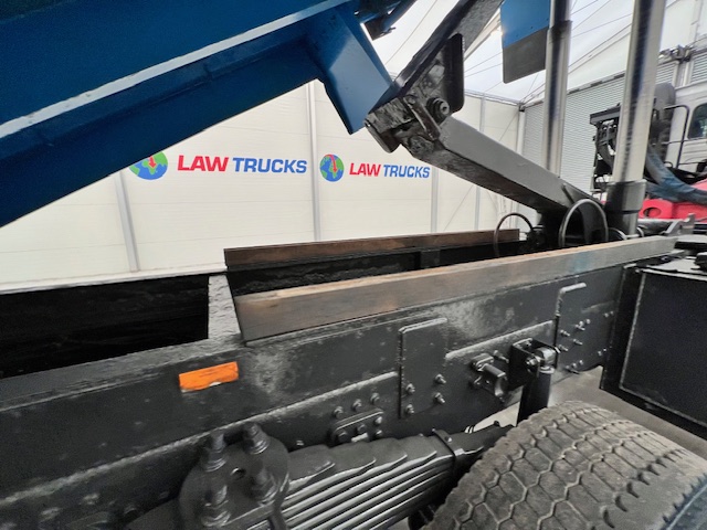 Volvo FM 460 8×4 Steel Tipper Grab